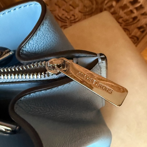 Michael Kors Teagan Large Pebbled shoulder bag - Picture 4 of 8